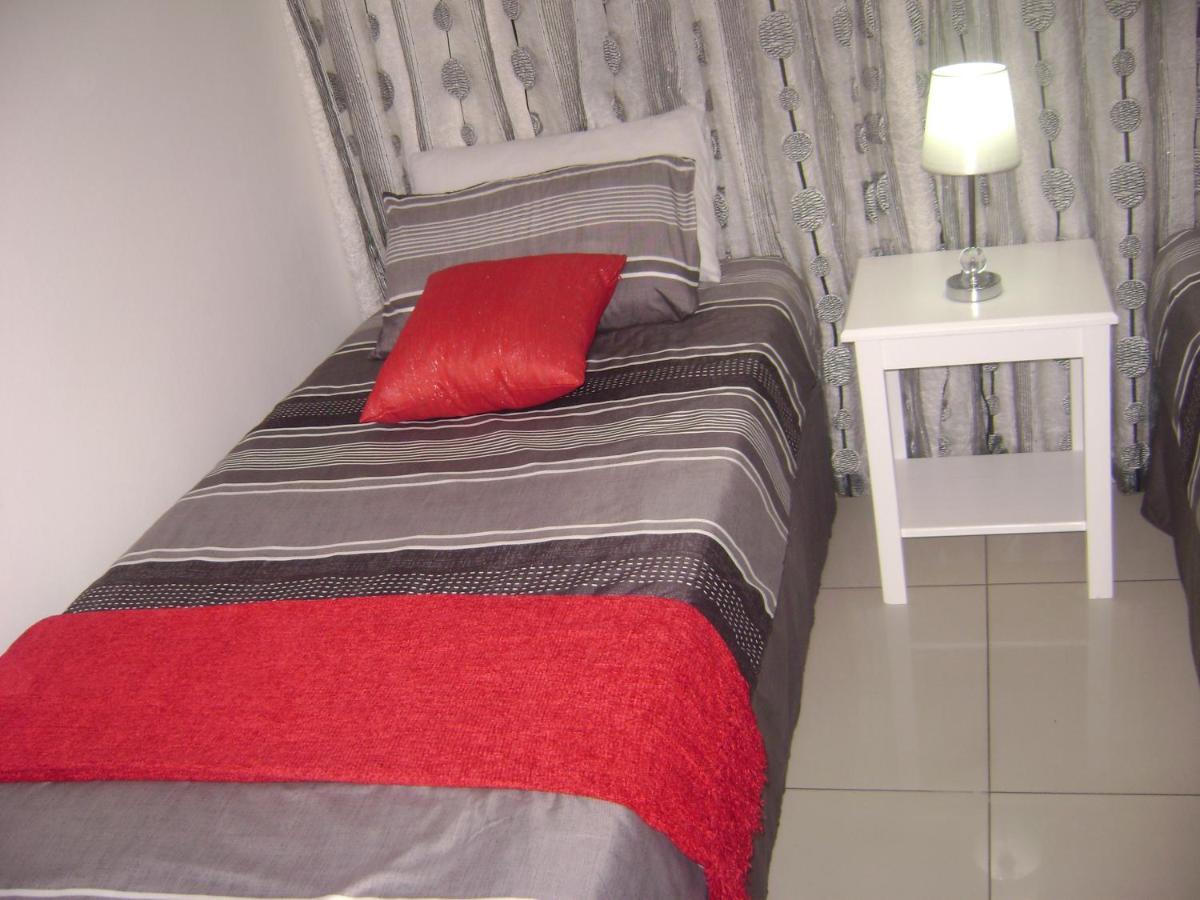 North Beach Durban Apartments Экстерьер фото